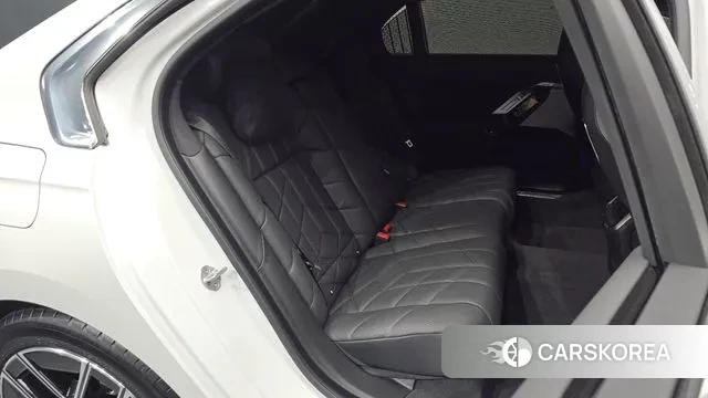 BMW 7 Series (G70) 2024 Белый из Кореи, фото 3