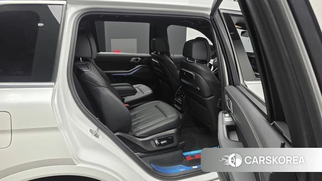 BMW X7 (G07) 2023 Белый из Кореи, фото 3