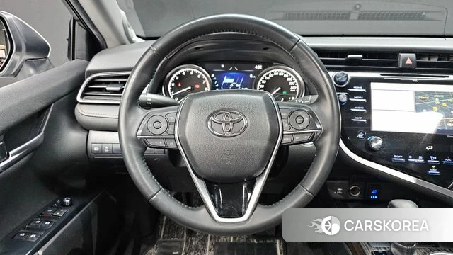 Toyota Camry (XV70) 2018 Серебристо-серый из Кореи, фото 3