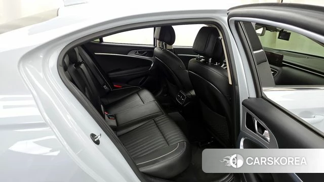 Genesis The New G70 2021 Светло-серебряный цвет из Кореи, фото 3