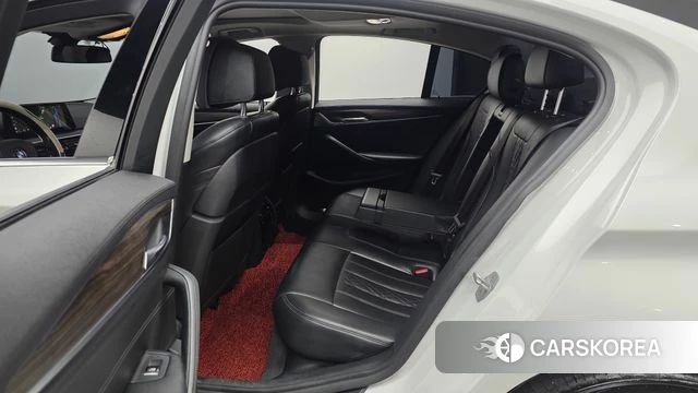 BMW 5 Series (G30) 2018 Белый из Кореи, фото 3