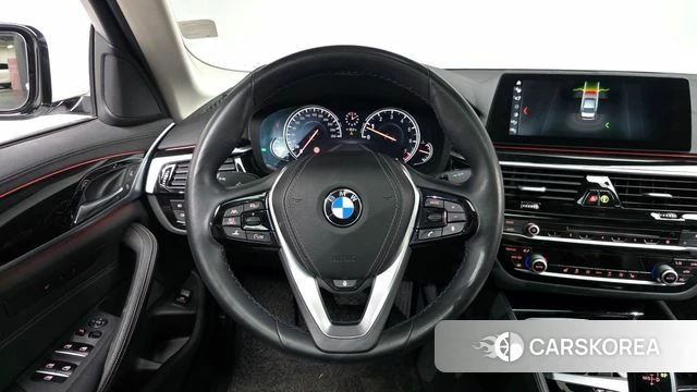 BMW 5 Series (G30) 2018 Белый из Кореи, фото 3