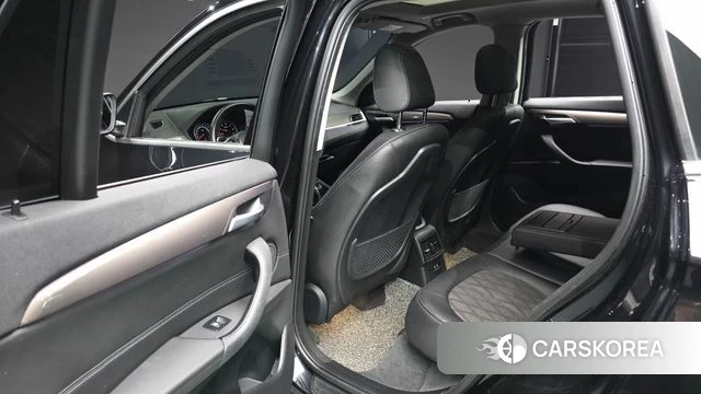 BMW X1 (F48) 2021 Черный из Кореи, фото 3