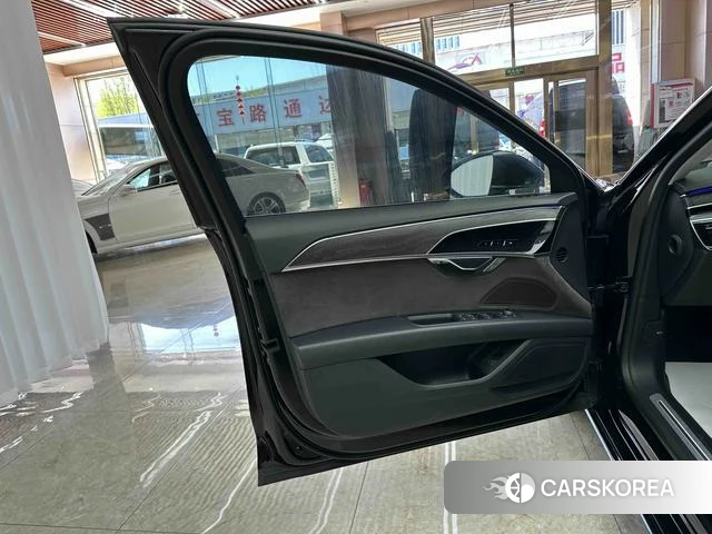 Audi A8 2021 Черный из Китая, фото 3