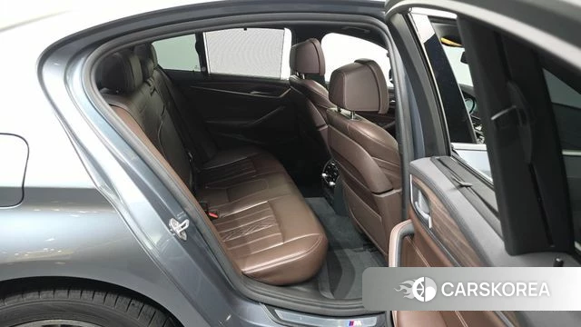 BMW 5 Series (G30) 2018 Серый из Кореи, фото 3