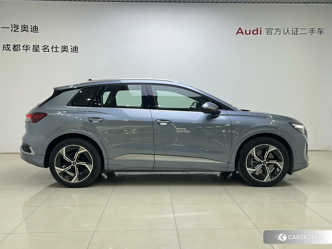 Audi Q4 e-tron 2023 Серебристо-серый из Китая, фото 3