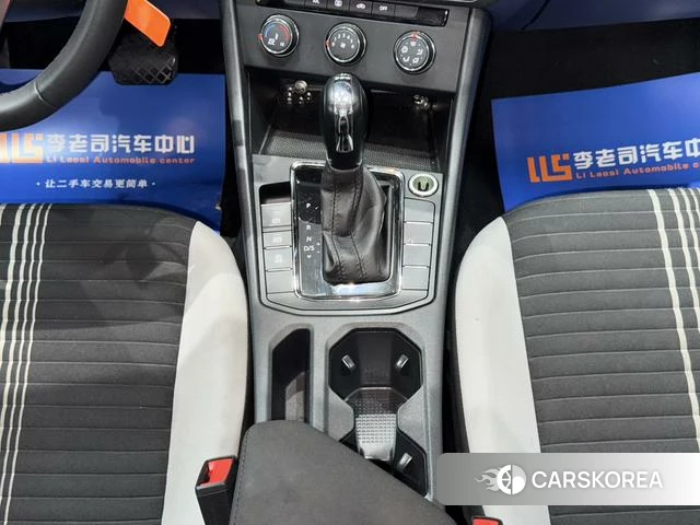 Volkswagen Bora 2024 Белый из Китая, фото 3