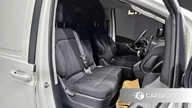 Hyundai Staria 2021 Белый из Кореи, фото 3