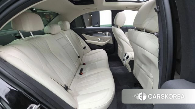 Mercedes-Benz E-Class W213 2023 Черный из Кореи, фото 3