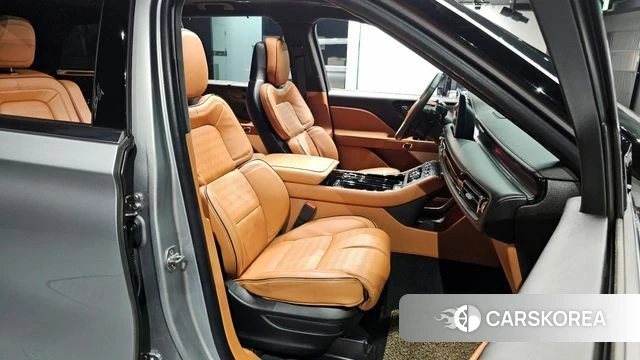 Lincoln Aviator 2nd generation 2022 Серебристо-серый из Кореи, фото 3
