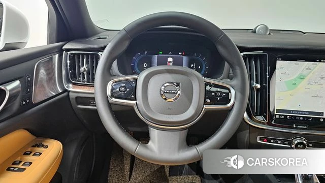 Volvo S60 3rd generation 2024 Белый из Кореи, фото 3