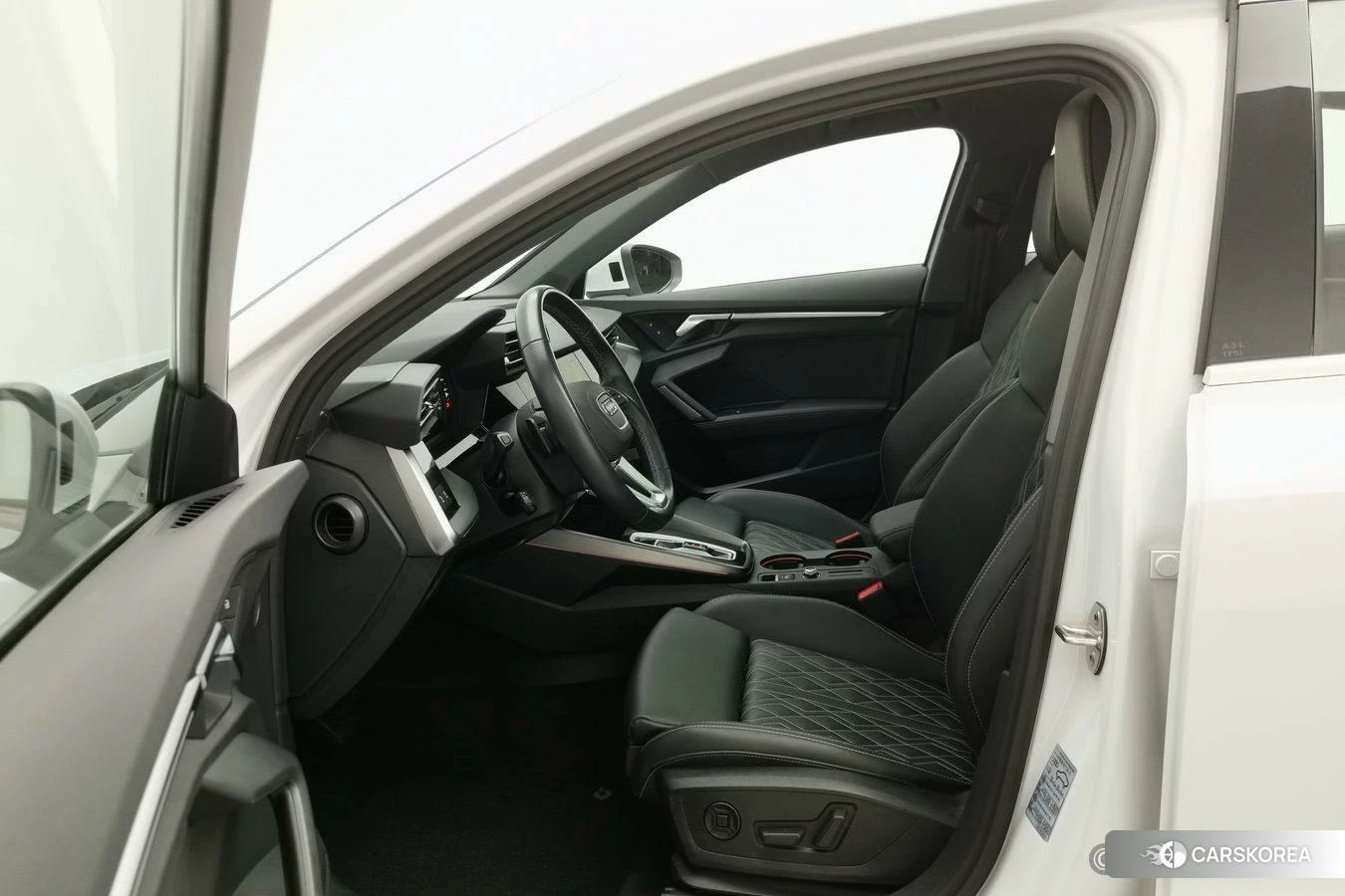 Audi A3 2024 Белый из Китая, фото 3