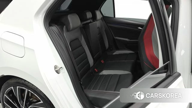 Volkswagen Golf 8th Generation 2024 Белый из Кореи, фото 3