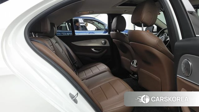 Mercedes-Benz E-Class W213 2018 Белый из Кореи, фото 3
