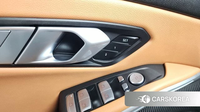 BMW 3 Series (G20) 2023 Светло-серебряный цвет из Кореи, фото 3