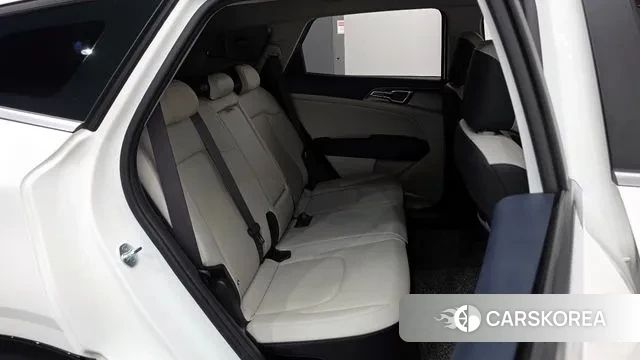 Kia Sportage 5th Generation Hybrid 2022 Белый из Кореи, фото 3