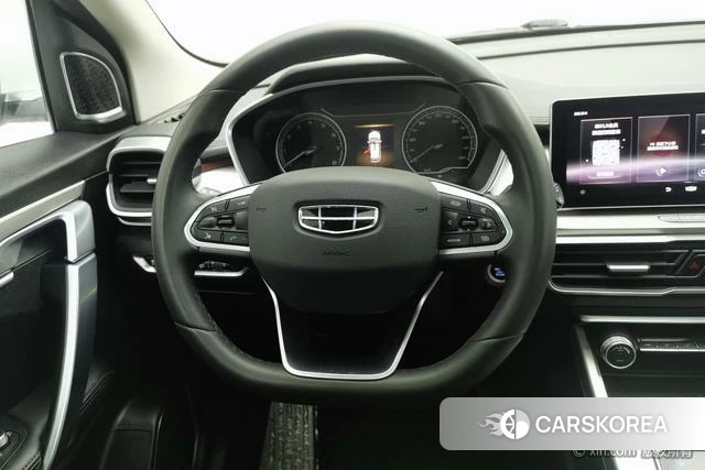 Geely Automobile Binyue 2021 Белый из Китая, фото 3