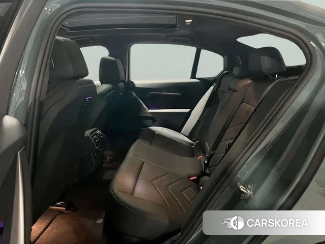 BMW 5 Series (G60) 2024 Небесно-голубой из Кореи, фото 3