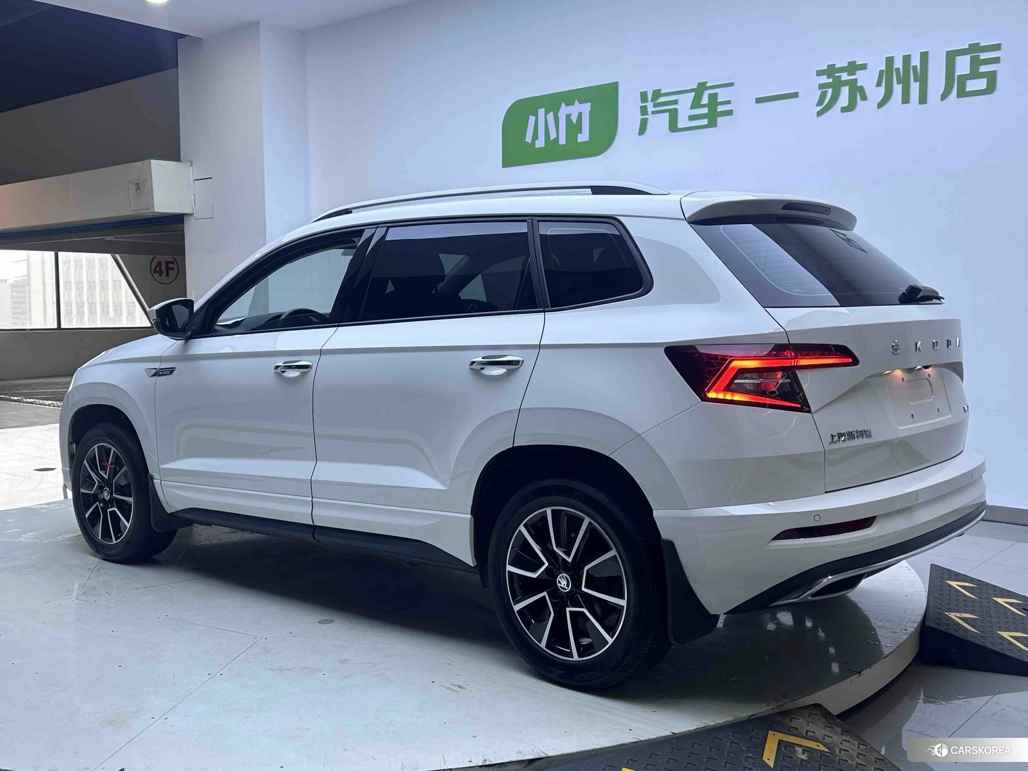 Skoda Krok 2022 Белый из Китая, фото 3