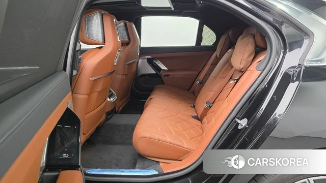 BMW 7 Series (G70) 2024 Черный из Кореи, фото 3