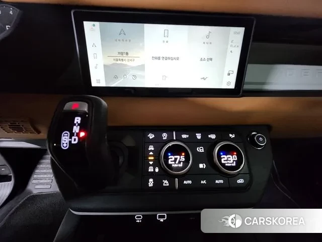 Land Rover Defender (L663) 2024 Черный из Кореи, фото 3