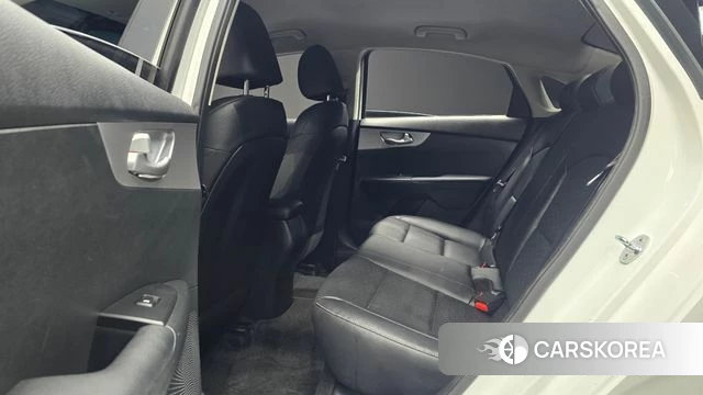 Kia The New K3 2nd generation 2022 Белый из Кореи, фото 3
