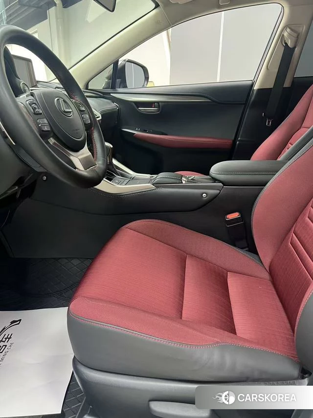 Lexus NX 2021 Серебристо-серый из Китая, фото 3