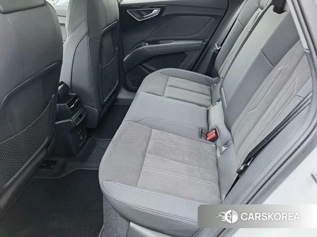 Audi Q4 e-tron 2022 Белый из Китая, фото 3