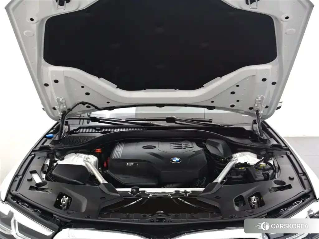 BMW 5 series 2023 Белый из Китая, фото 3