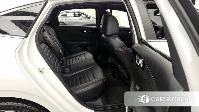 Kia The New K3 2nd generation 2022 Белый из Кореи, фото 3