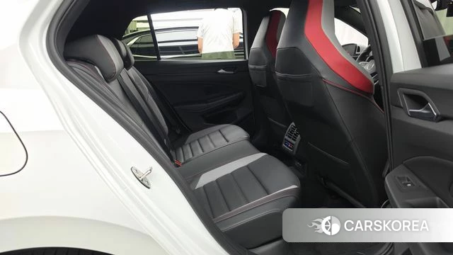 Volkswagen Golf 8th Generation 2025 Белый из Кореи, фото 3