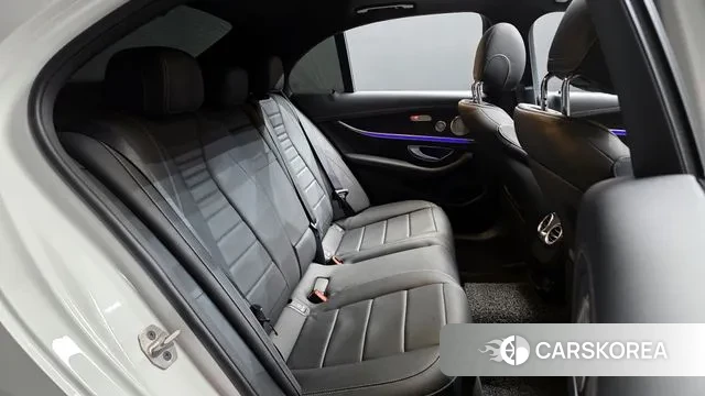 Mercedes-Benz E-Class W213 2023 Белый из Кореи, фото 3