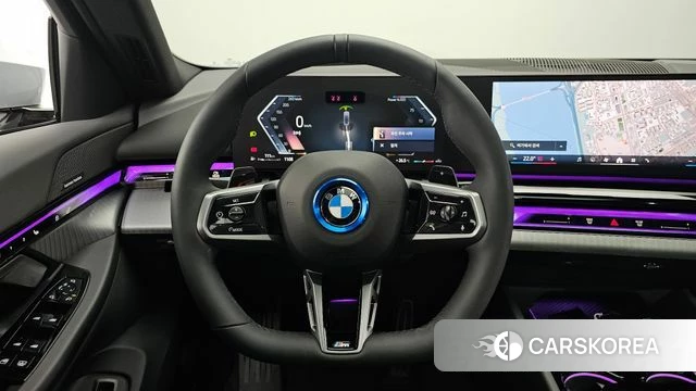 BMW 5 Series (G60) 2025 Серебристо-серый из Кореи, фото 3