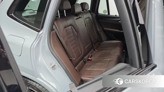 BMW X3 (G01) 2022 Серебристо-серый из Кореи, фото 3