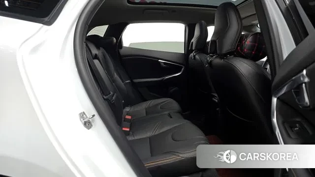 Volvo V40 Cross-Country 2019 Белый из Кореи, фото 3