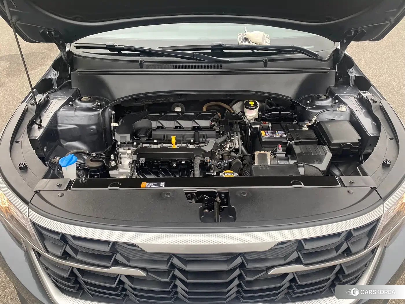 Kia Seltos 2023 Silver/gray из Китая, фото 3