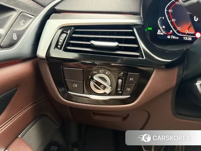 BMW 6 Series GT (G32) 2022 Серебристо-серый из Кореи, фото 3