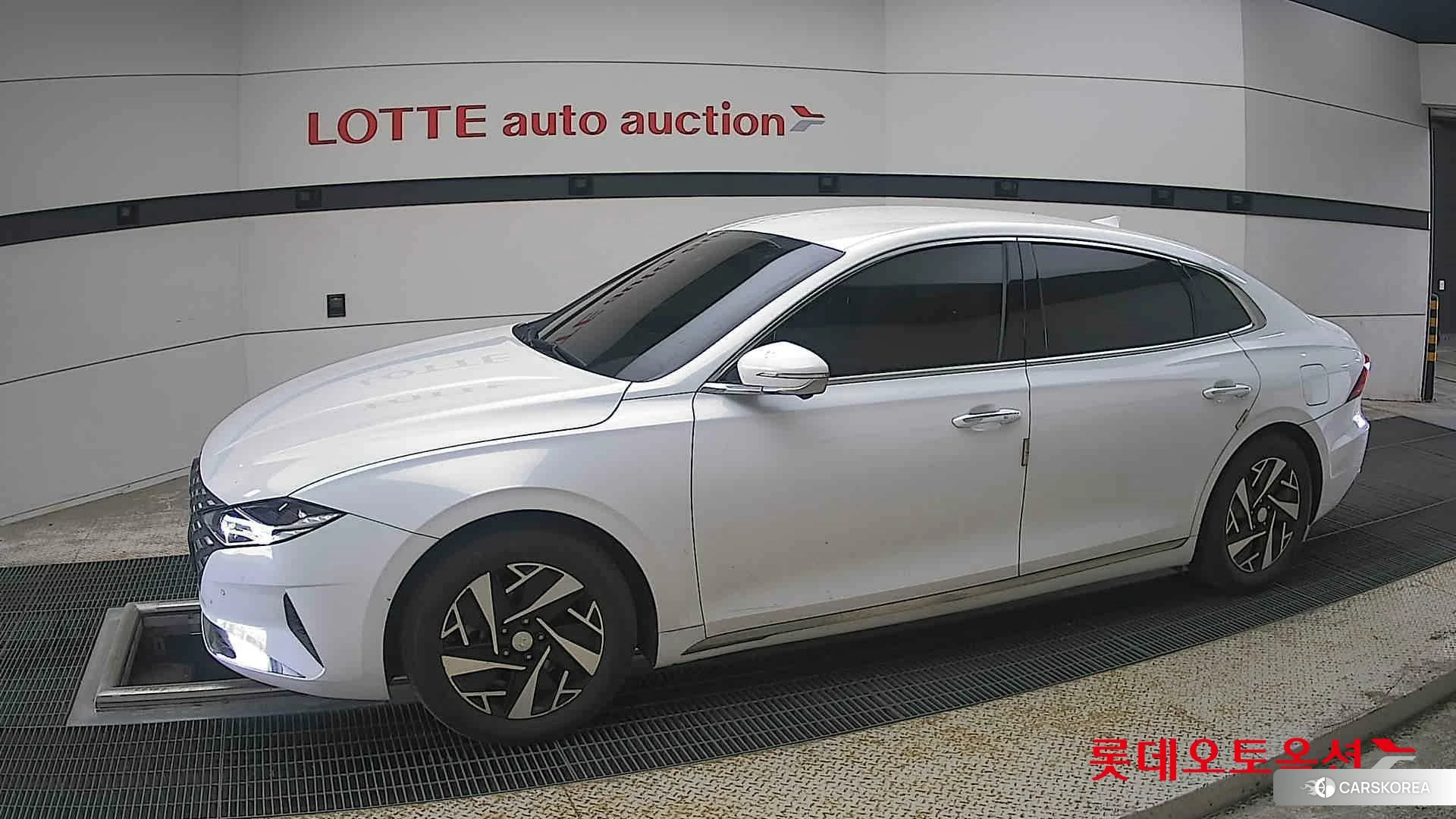 Hyundai Grandeur Hybrid 2022 Creamy White Pearl (optional) из Кореи, фото 3