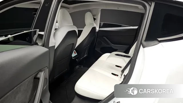 Tesla Model Y 2023 Белый из Кореи, фото 3