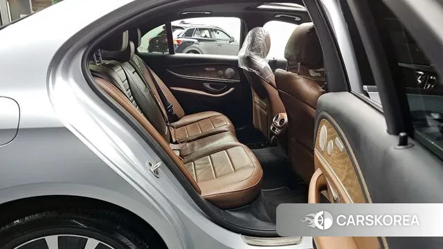 Mercedes-Benz E-Class W213 2021 Серебряный из Кореи, фото 3
