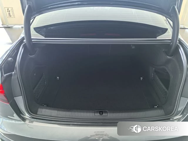 Audi A4L 2024 Темно-серый из Китая, фото 3