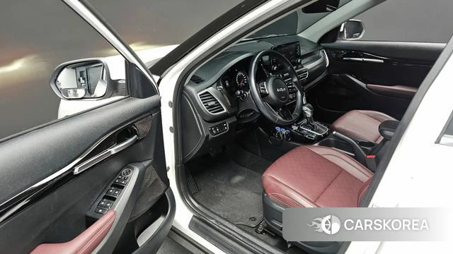 Kia Seltos 2022 Белый из Кореи, фото 3