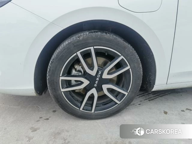Roewe D6 2025 Белый из Китая, фото 3