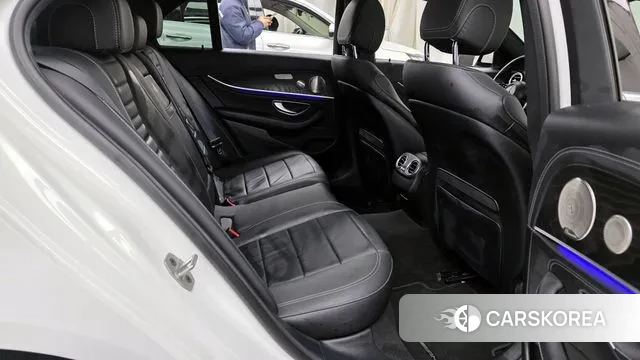 Mercedes-Benz E-Class W213 2023 Белый из Кореи, фото 3