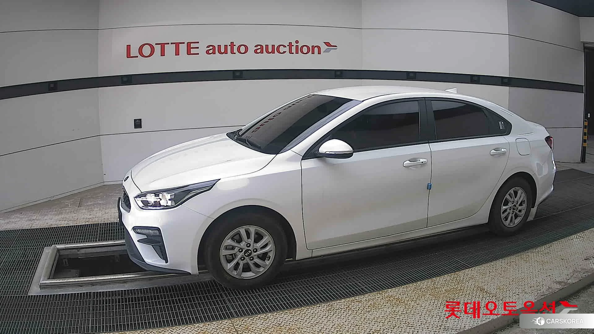Kia K3 2021 Snow White Pearl из Кореи, фото 3