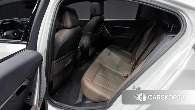 BMW 5 Series (G60) 2025 Белый из Кореи, фото 3