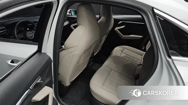 Audi A3 (8Y) 2023 Белый из Кореи, фото 3