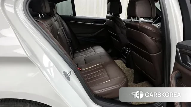 BMW 5 Series (G30) 2021 Белый из Кореи, фото 3