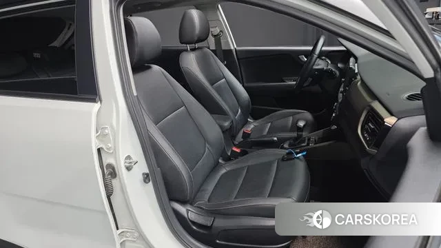 Kia Stonic 2018 Белый из Кореи, фото 3