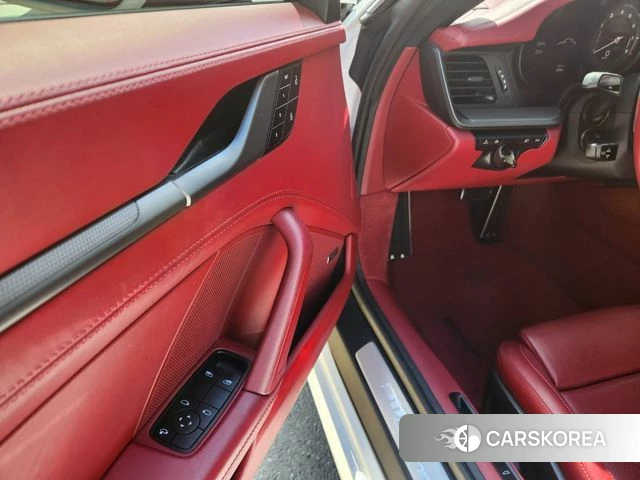 Porsche 911(992) 2022 Белый из Кореи, фото 3